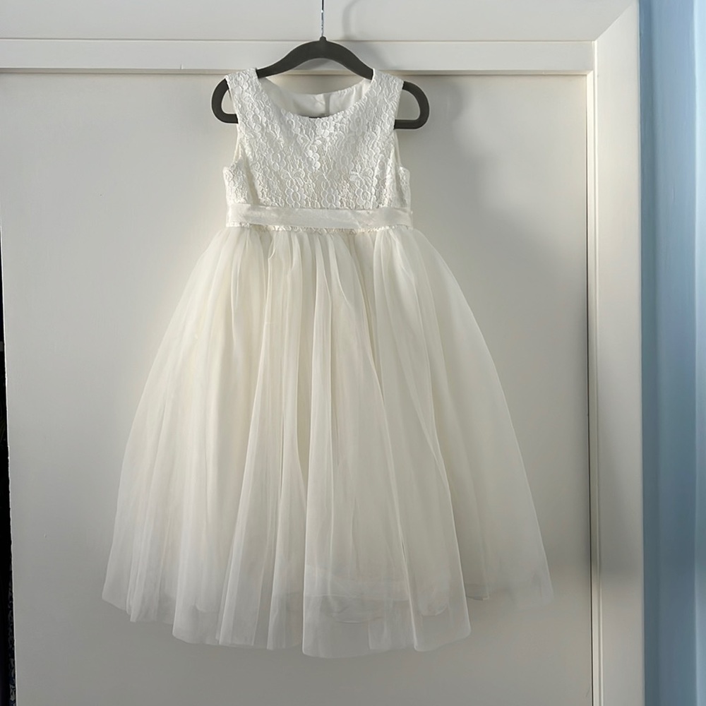 David’s Bridal Girls Ivory flower girl dress 4T
